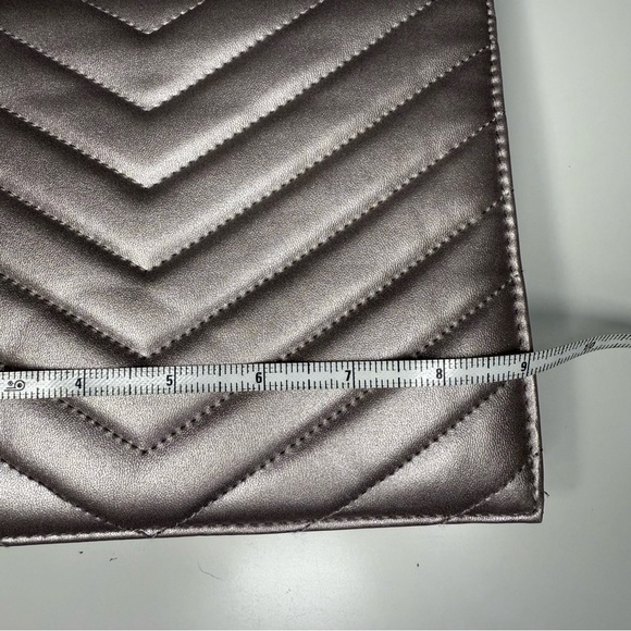 Neiman Marcus Silver Quilted Envelop Clutch GUC, 2 spots on inside see pictures - Picture 11 of 12
